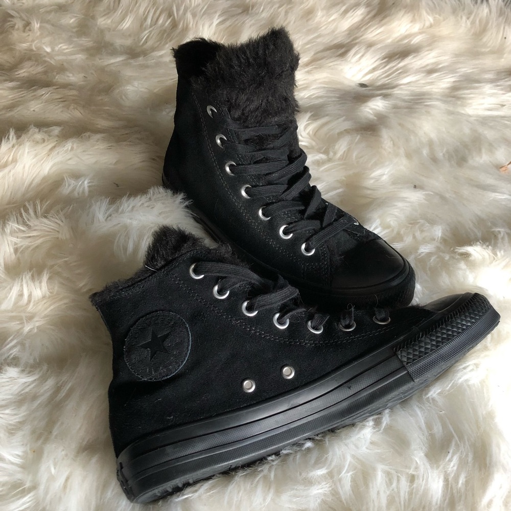 Fur billed Black Converse